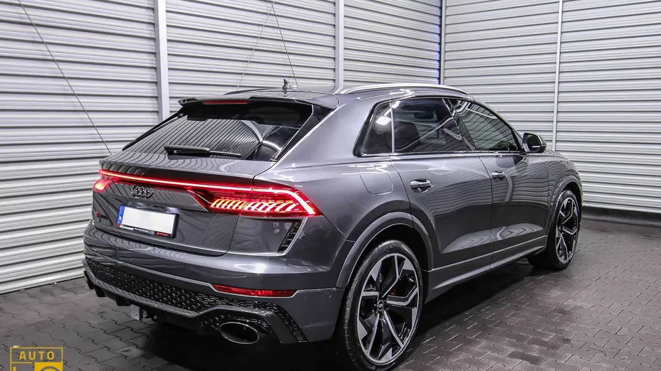 AUDI RS Q8 -