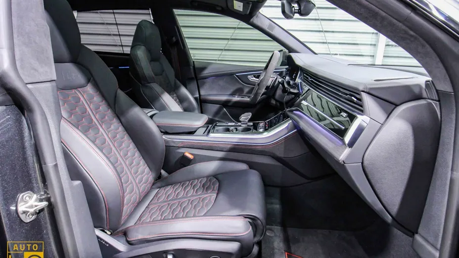 AUDI RS Q8 -