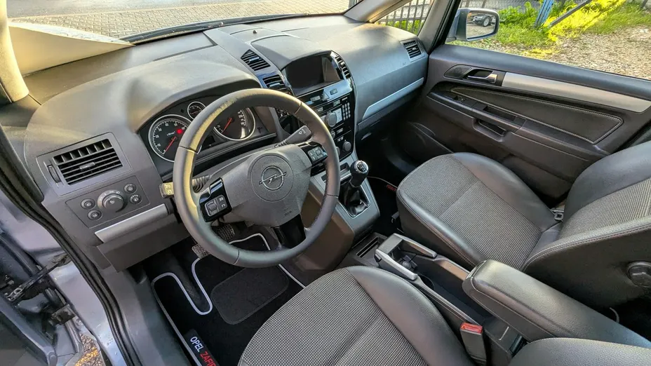 OPEL Zafira -