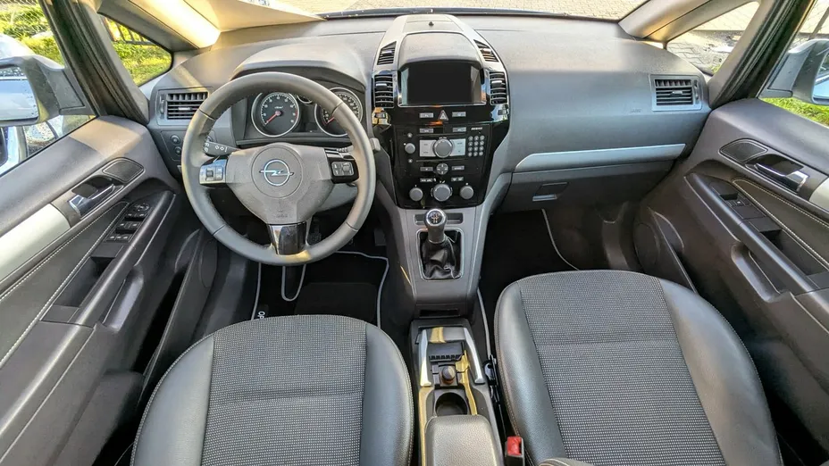 OPEL Zafira -