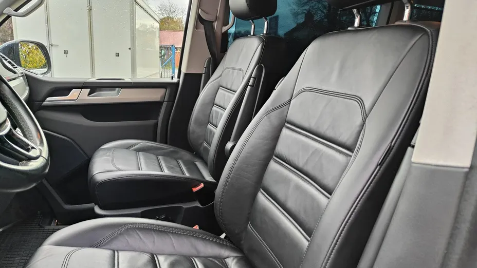 VOLKSWAGEN Multivan -