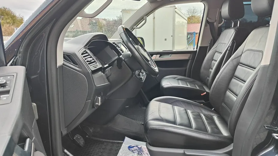 VOLKSWAGEN Multivan -