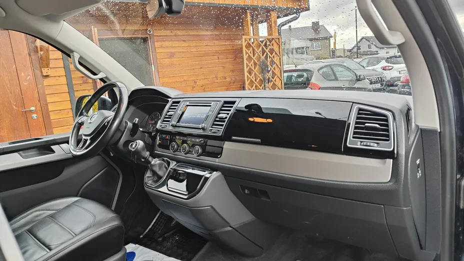 VOLKSWAGEN Multivan -