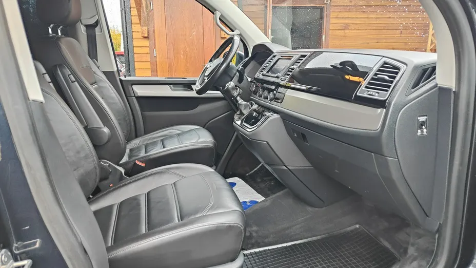 VOLKSWAGEN Multivan -