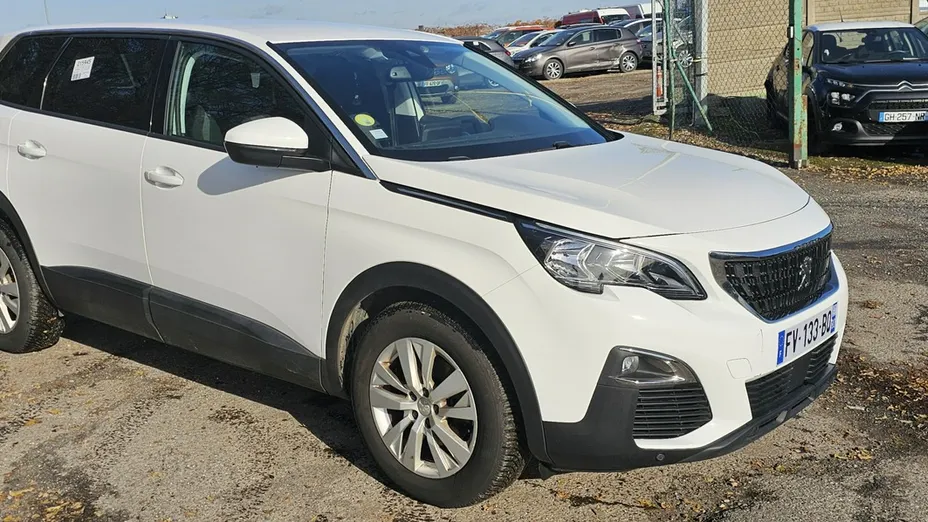 PEUGEOT 5008 -