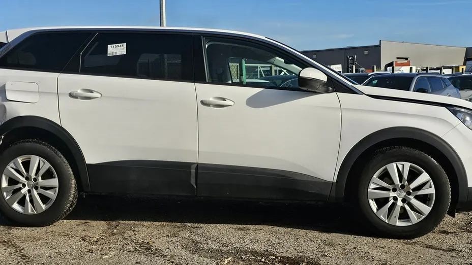 PEUGEOT 5008 -