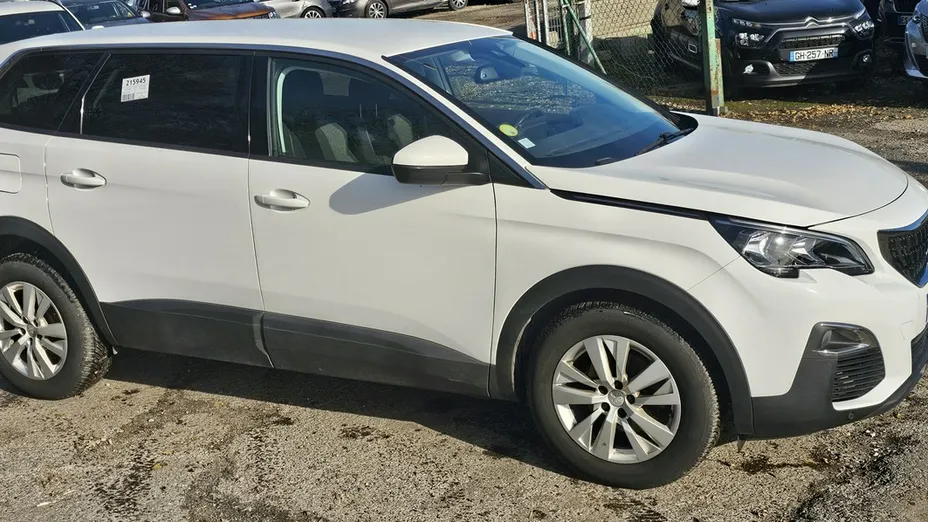 PEUGEOT 5008 -
