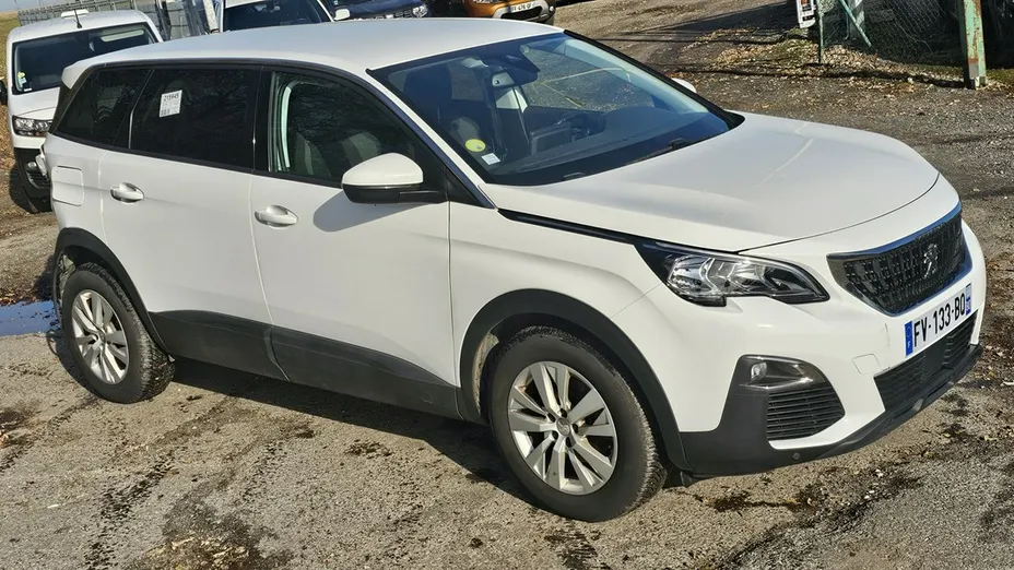 PEUGEOT 5008 -