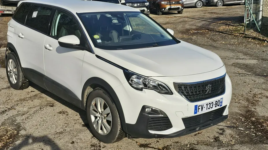 PEUGEOT 5008 -