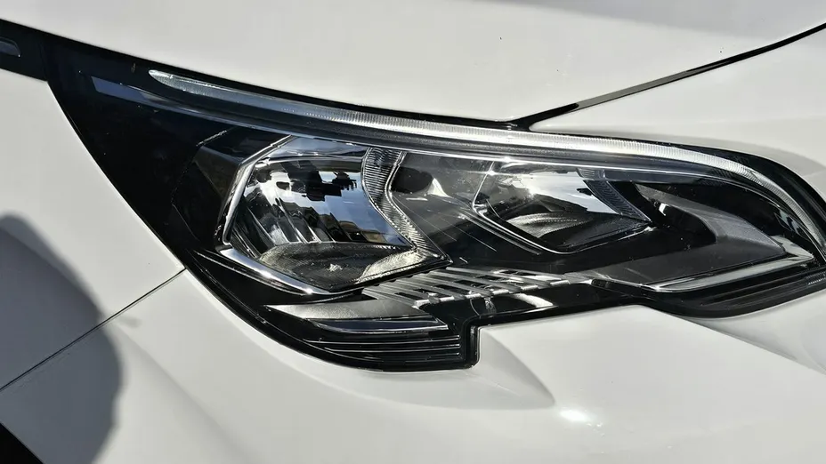 PEUGEOT 5008 -