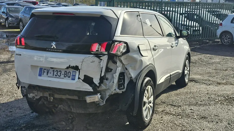 PEUGEOT 5008 -