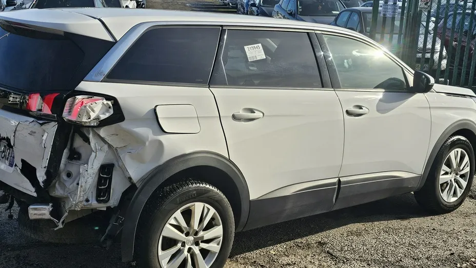 PEUGEOT 5008 -