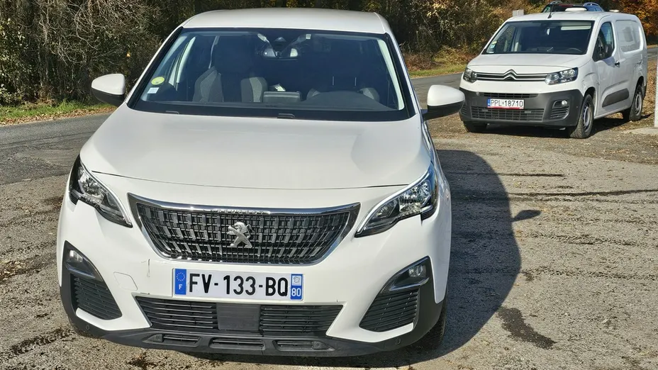 PEUGEOT 5008 -