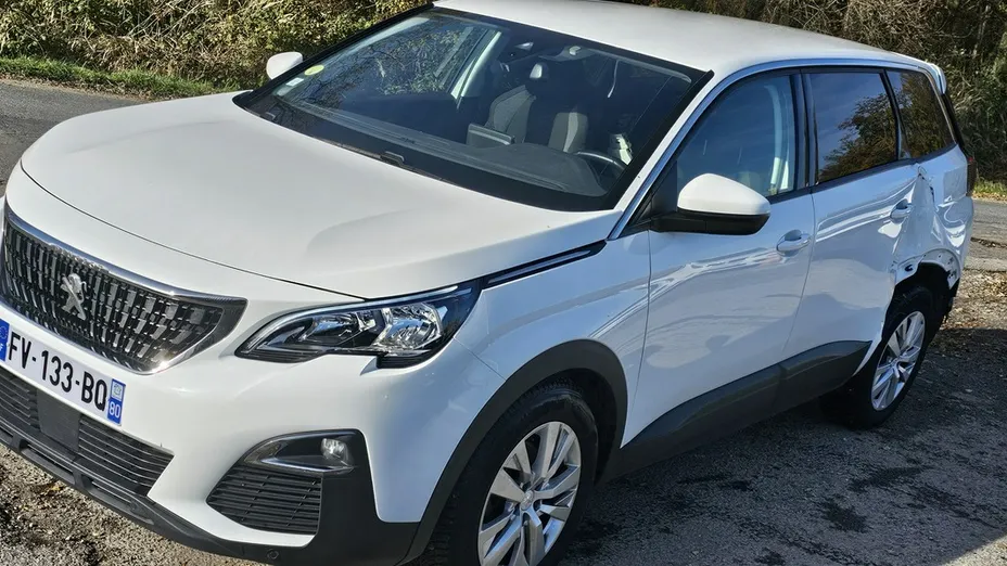 PEUGEOT 5008 -