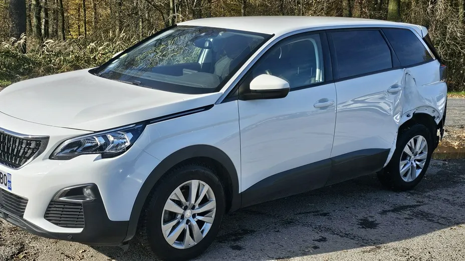 PEUGEOT 5008 -