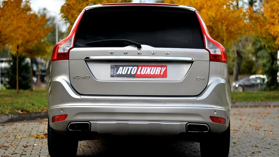 VOLVO XC60 -