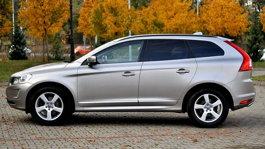 VOLVO XC60 -