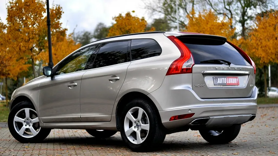 VOLVO XC60 -