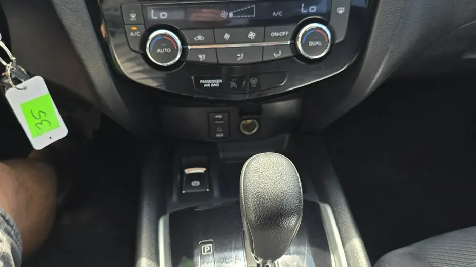 NISSAN X-Trail -