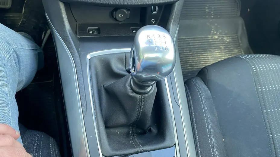 PEUGEOT 308 -