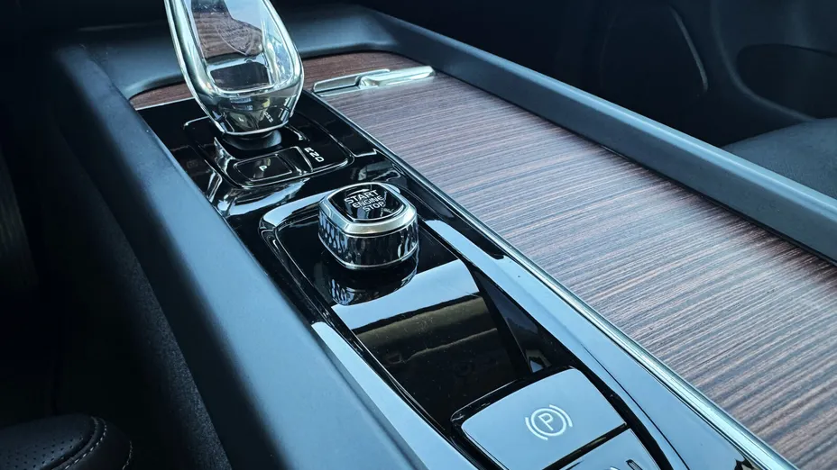 VOLVO XC60 XC60 B4 D AWD Plus Dark aut