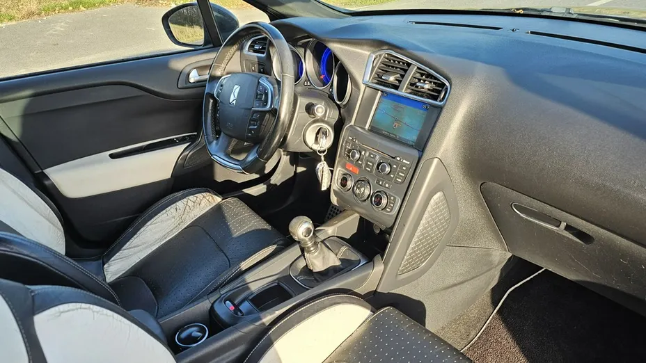 CITROEN DS4 -