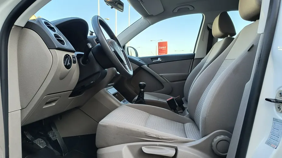 VOLKSWAGEN Tiguan -