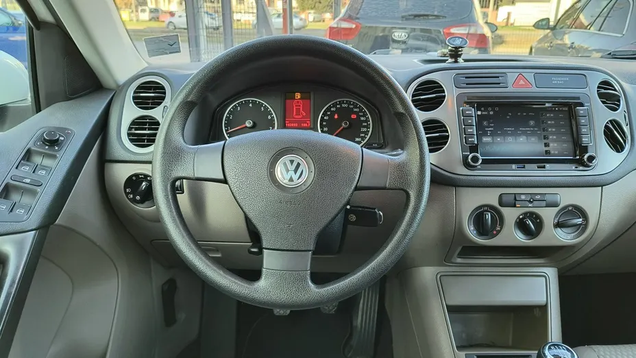 VOLKSWAGEN Tiguan -