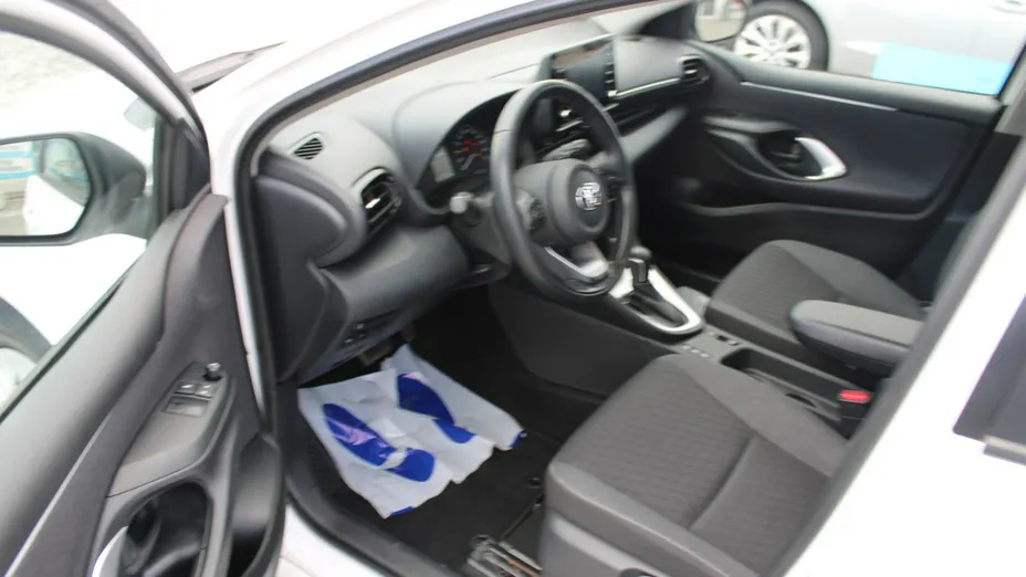 TOYOTA Yaris -