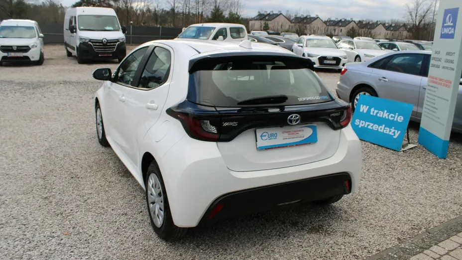 TOYOTA Yaris -