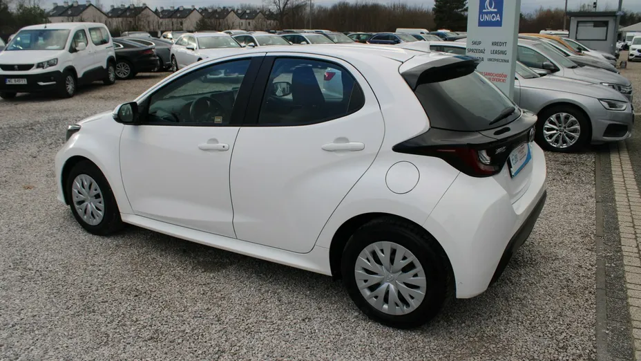 TOYOTA Yaris -