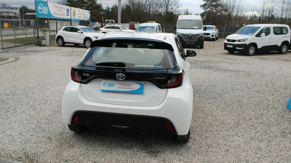 TOYOTA Yaris -