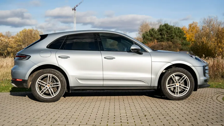 PORSCHE Macan -