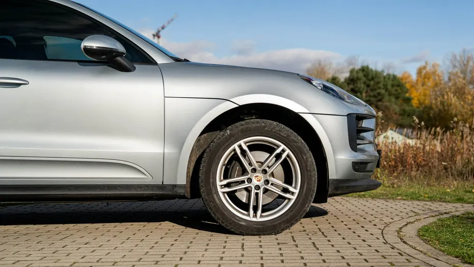 PORSCHE Macan -