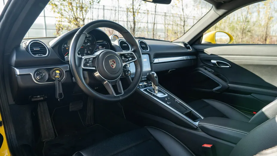 PORSCHE 718 -