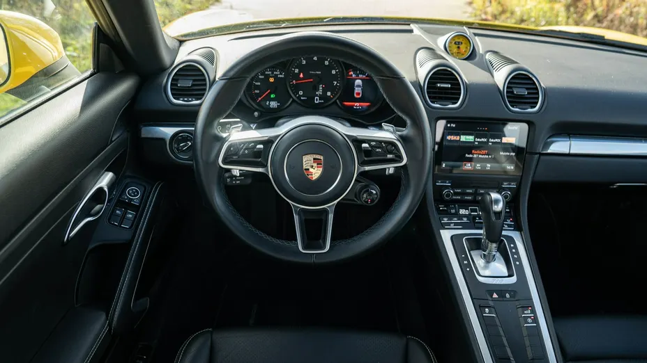 PORSCHE 718 -