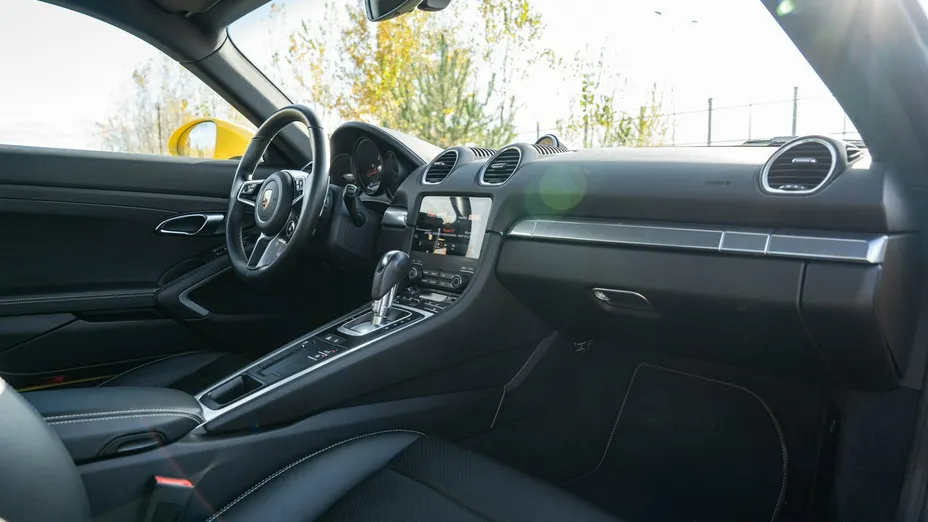 PORSCHE 718 -