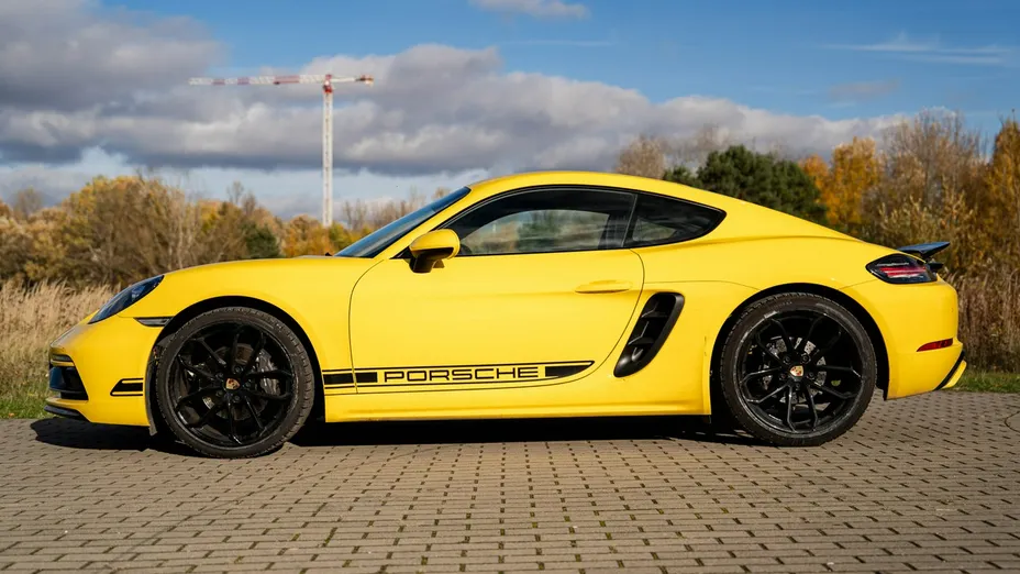 PORSCHE 718 -