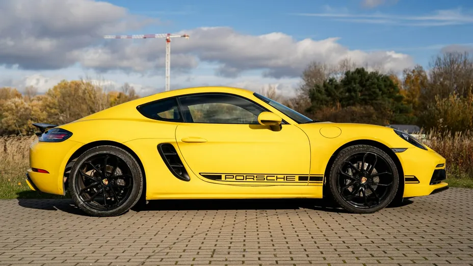 PORSCHE 718 -
