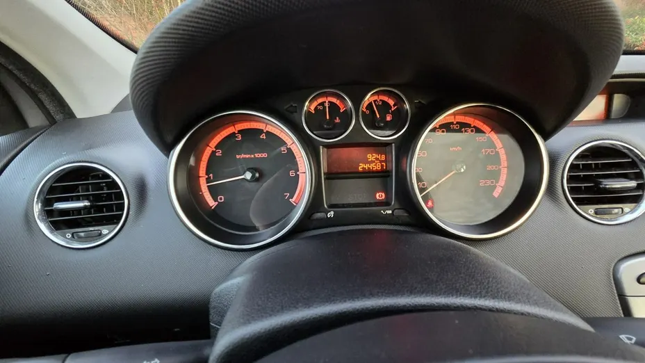 PEUGEOT 308 -