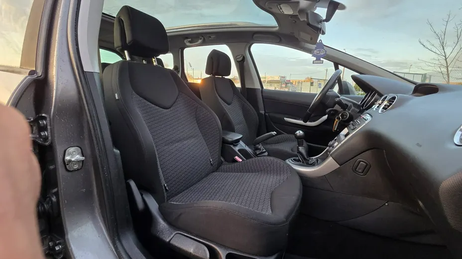 PEUGEOT 308 -
