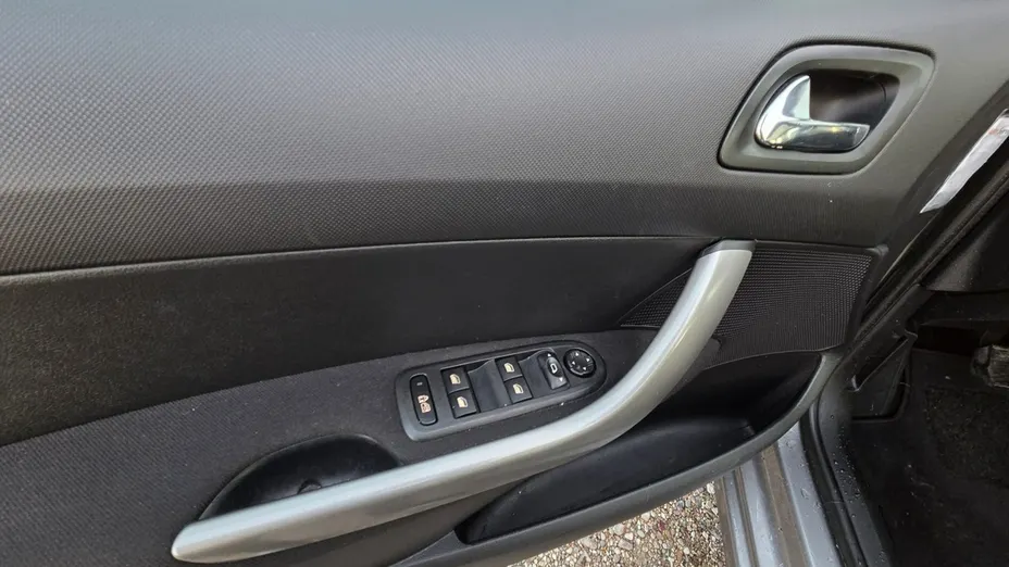 PEUGEOT 308 -