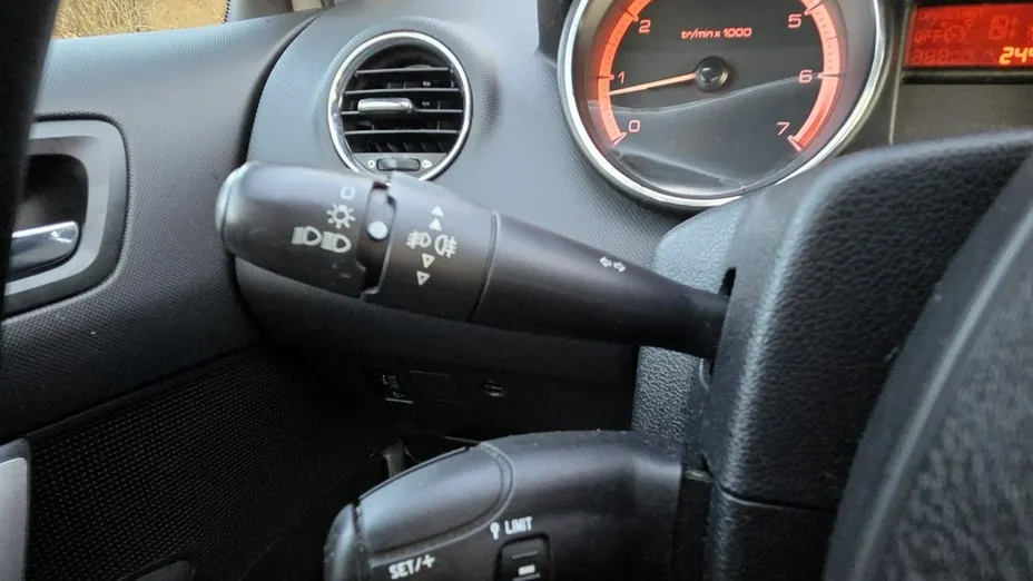 PEUGEOT 308 -