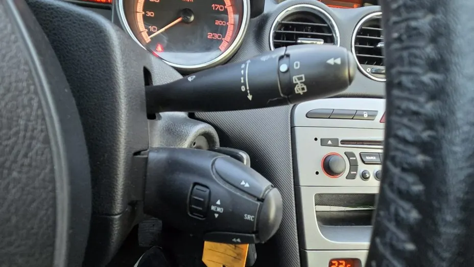 PEUGEOT 308 -