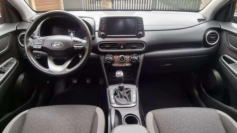 HYUNDAI Kona -