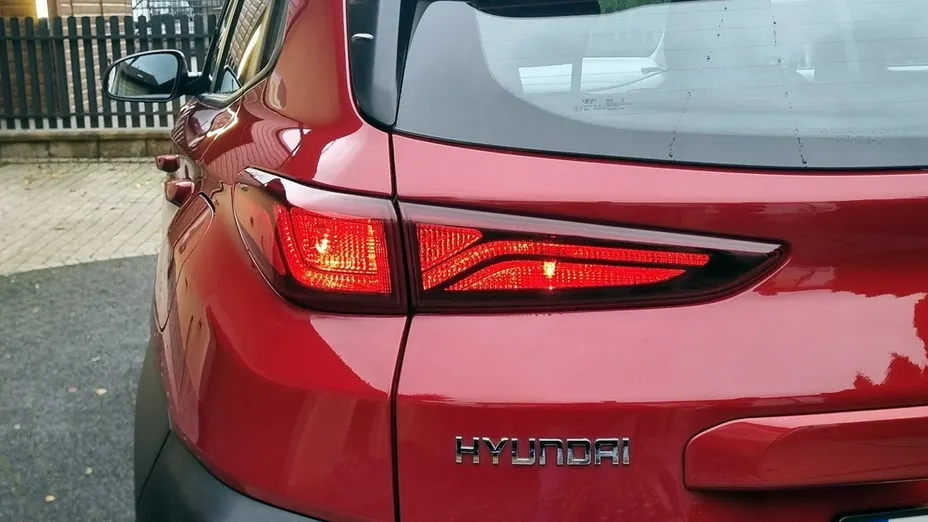 HYUNDAI Kona -