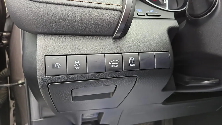 TOYOTA Camry -