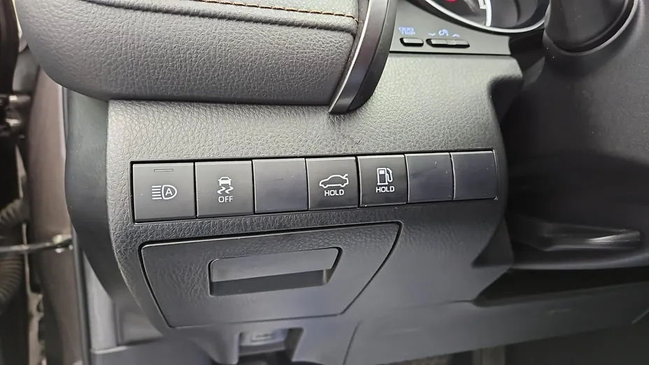 TOYOTA Camry -