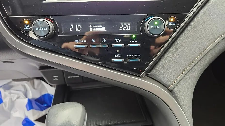 TOYOTA Camry -