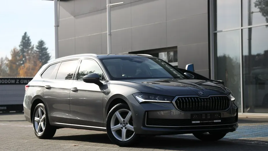 SKODA Superb -